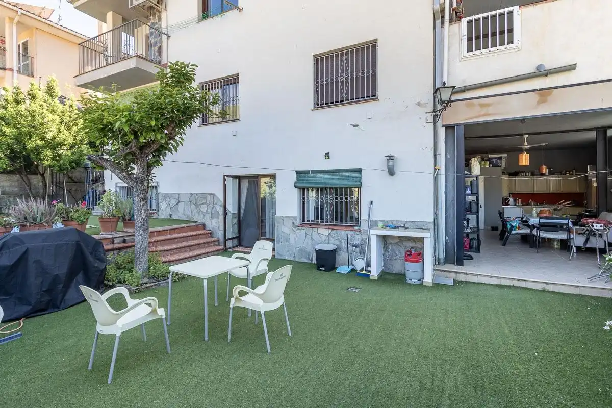 Jardí de Casa o xalet en venda en Pinos Genil amb Aire condicionat, Calefacció i Jardí privat