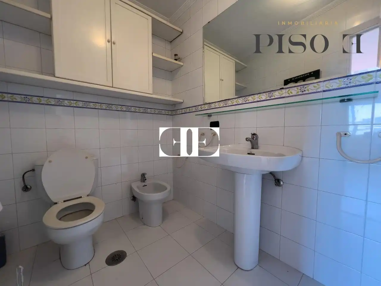 Baño de Apartamento en venta en Vigo  con Calefacción y Trastero