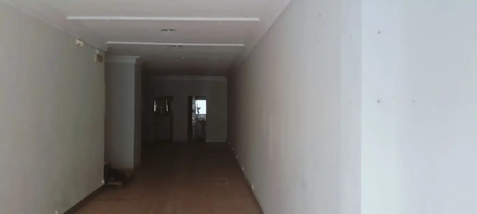 Local de alquiler en dato, Doctor Cerrada