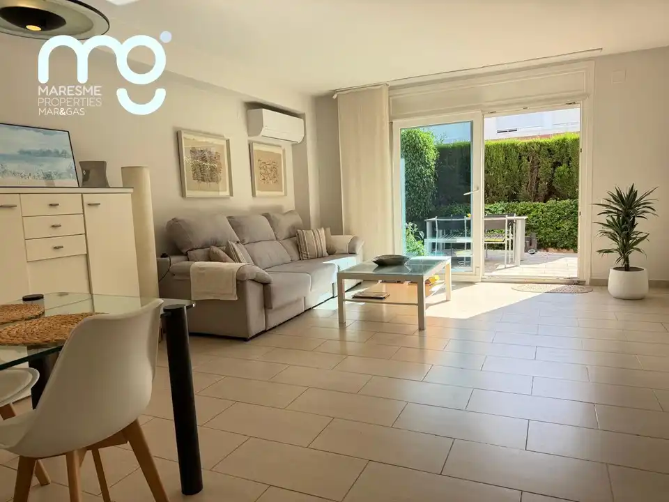 Sala de estar de Casa adosada en venta en Premià de Mar con Aire acondicionado, Calefacción y Jardín privado