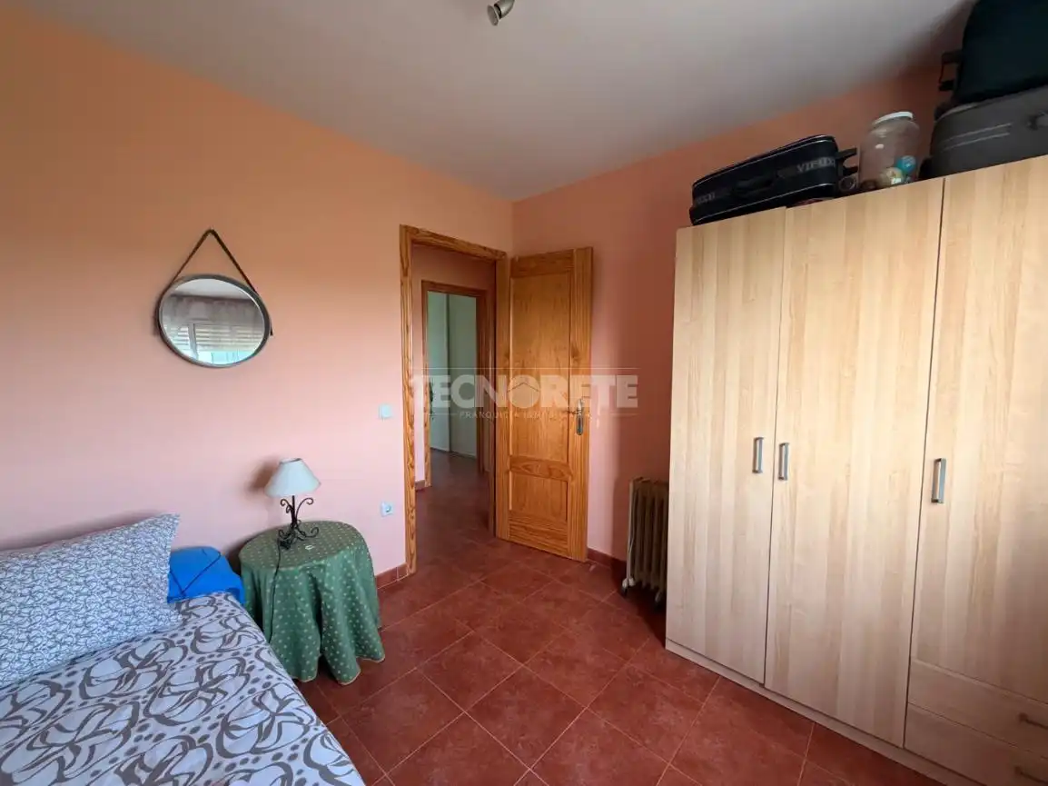 Habitación de Casa adosada en venta en Aldeanueva de Barbarroya con Aire acondicionado, Terraza y Amueblado