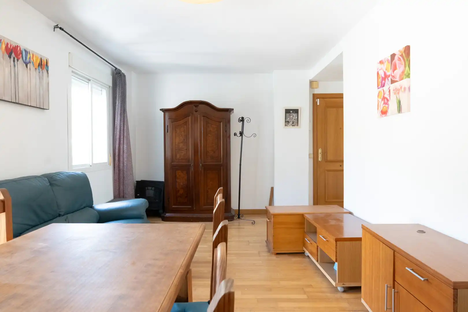 Sala de estar de Piso en venta en Benahavís con Trastero, Amueblado y Alarma