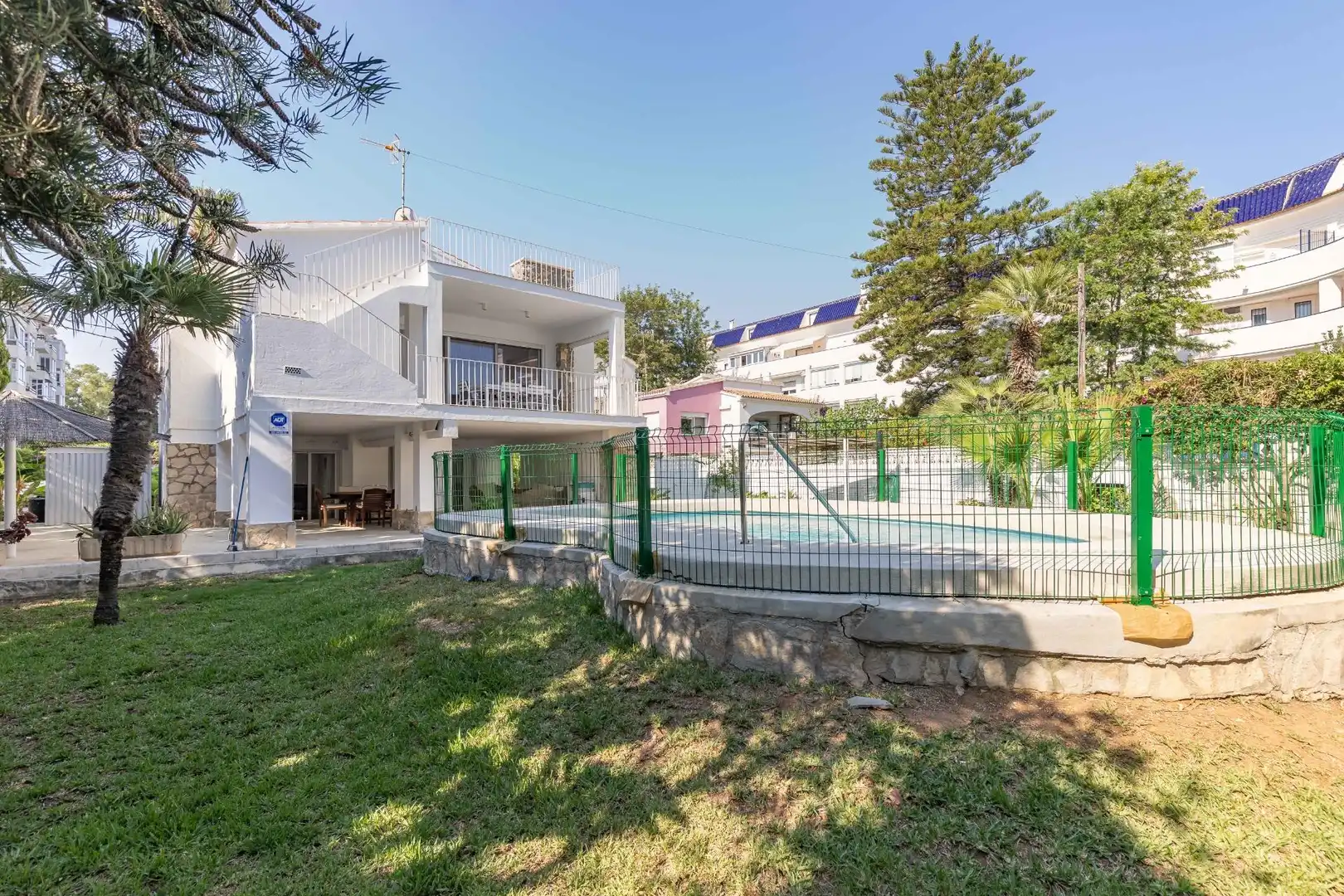 Außenansicht von Haus oder Chalet zum Verkauf in Dénia mit Klimaanlage, Heizung und Privatgarten
