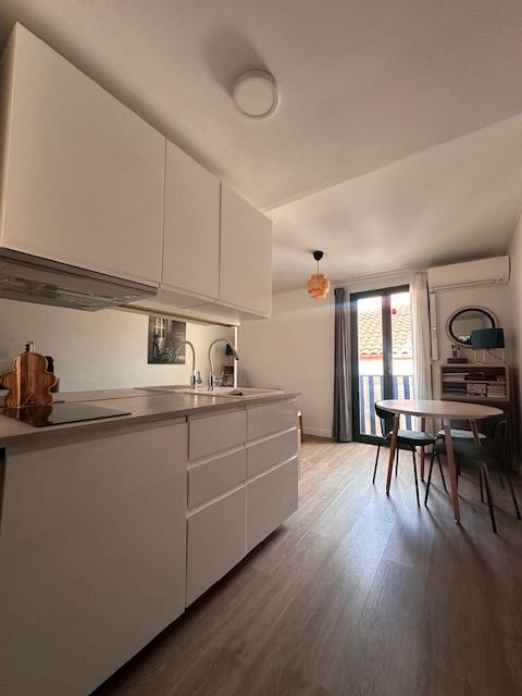 Kitchen of Apartment for sale in  Barcelona Capital  with Air Conditioner, Parquet flooring and Furnished