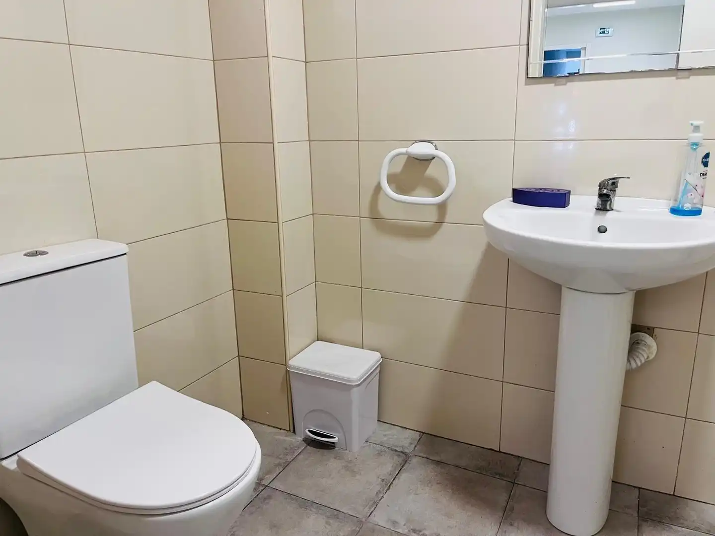Baño de Local de alquiler en Elche / Elx con Aire acondicionado y Amueblado