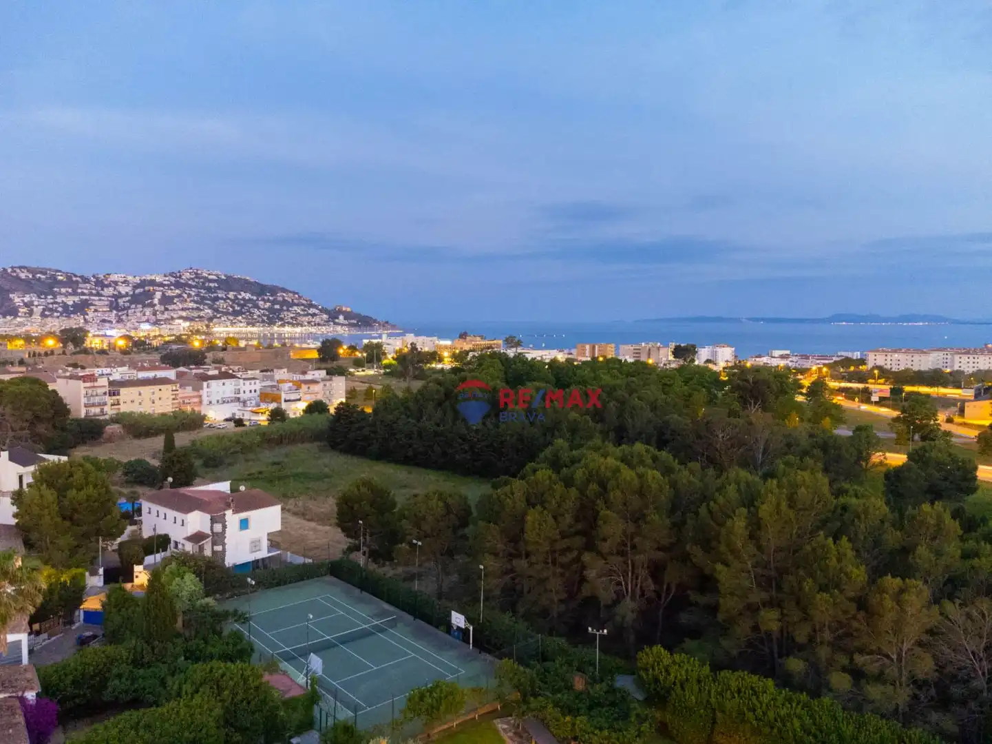 Vista exterior de Casa o xalet en venda en Roses amb Aire condicionat, Jardí privat i Terrassa