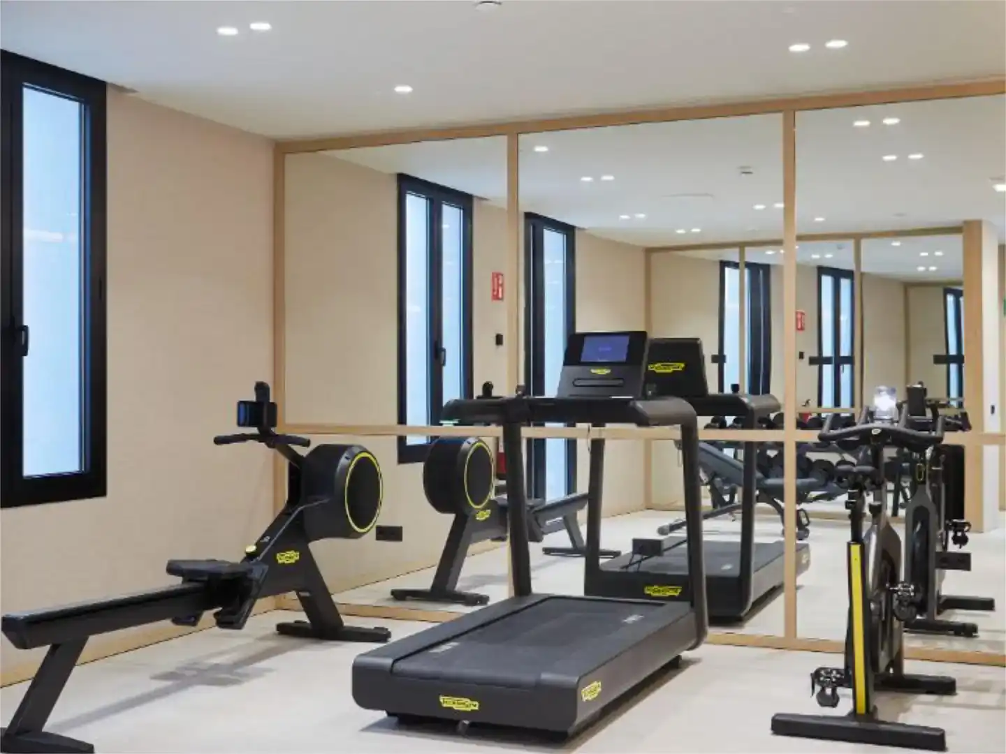 Dormitori de Apartament de lloguer en Madrid amb Aire condicionat, Piscina i Moblat