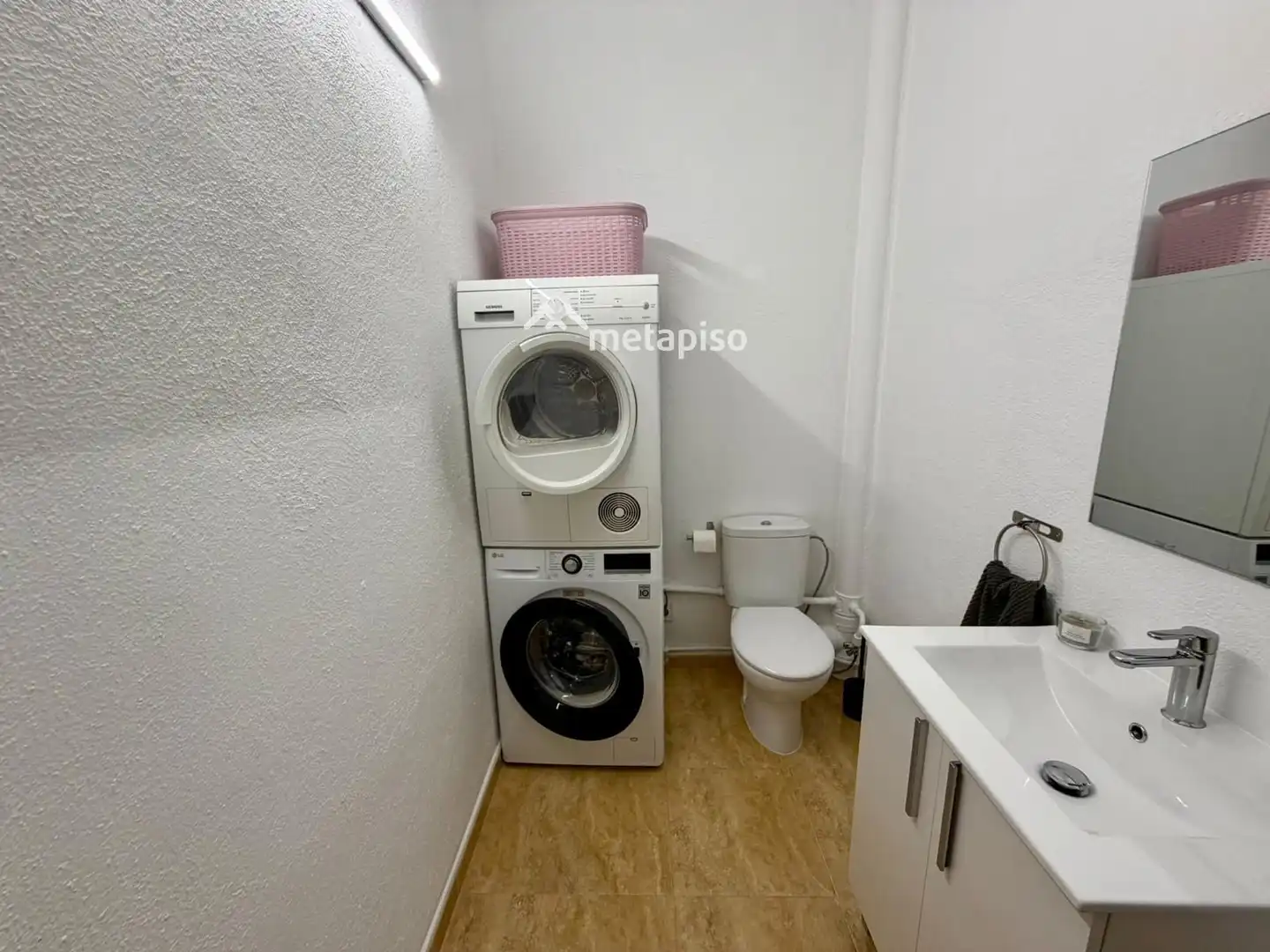 Baño de Casa adosada en venta en Santa Margarida I Els Monjos con Aire acondicionado, Calefacción y Terraza