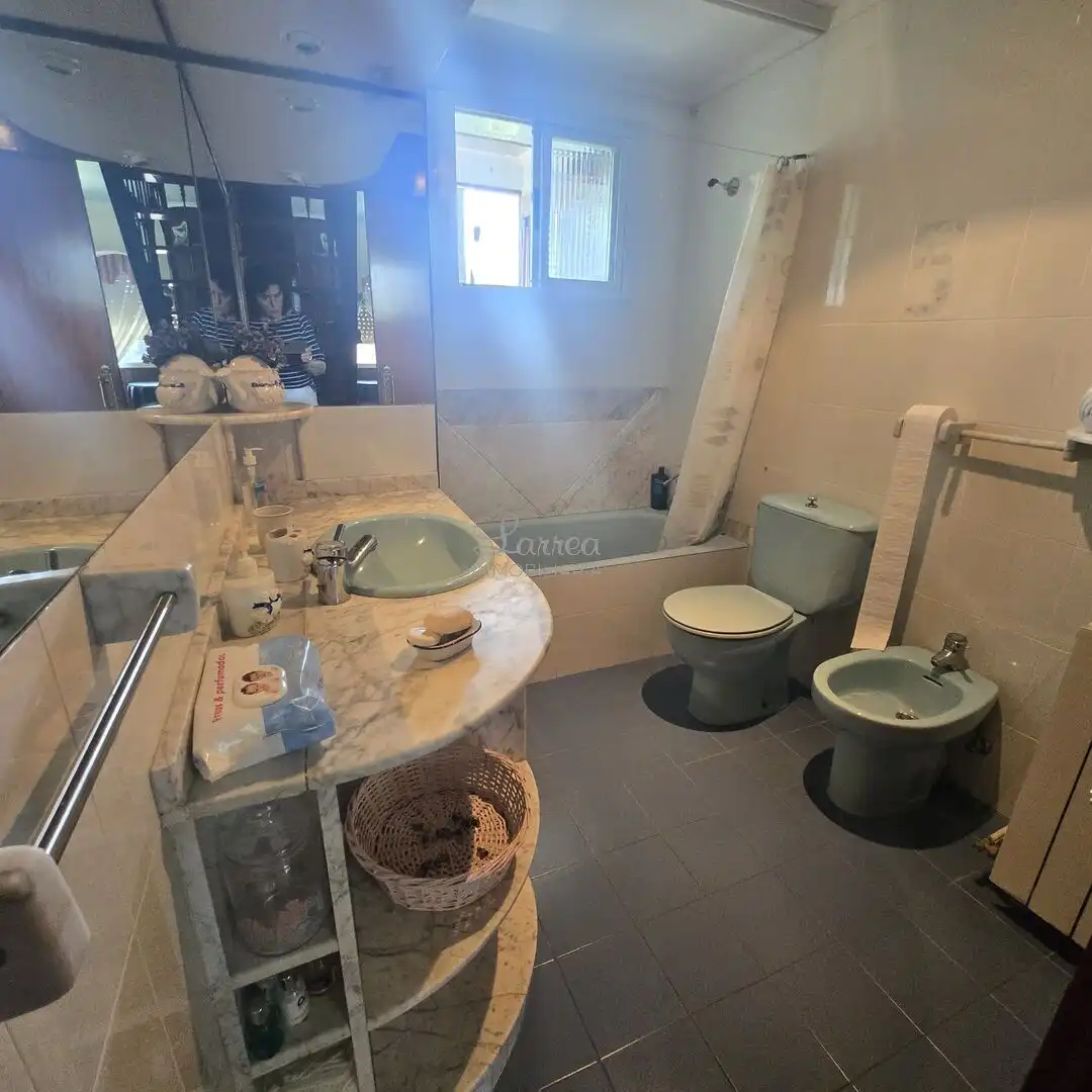 Baño de Piso en venta en Amorebieta-Etxano con Calefacción, Amueblado y Balcón