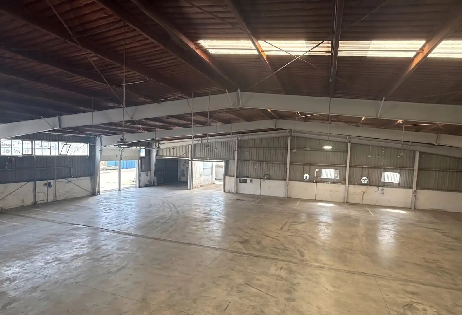 Fabrikhallen zur Miete in Valencina de la Concepción