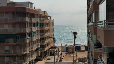 Descubra este acogedornbspático totalmente renovado, situado a unos pasos de la Playa de La Mata, una de las zonas más demandadas