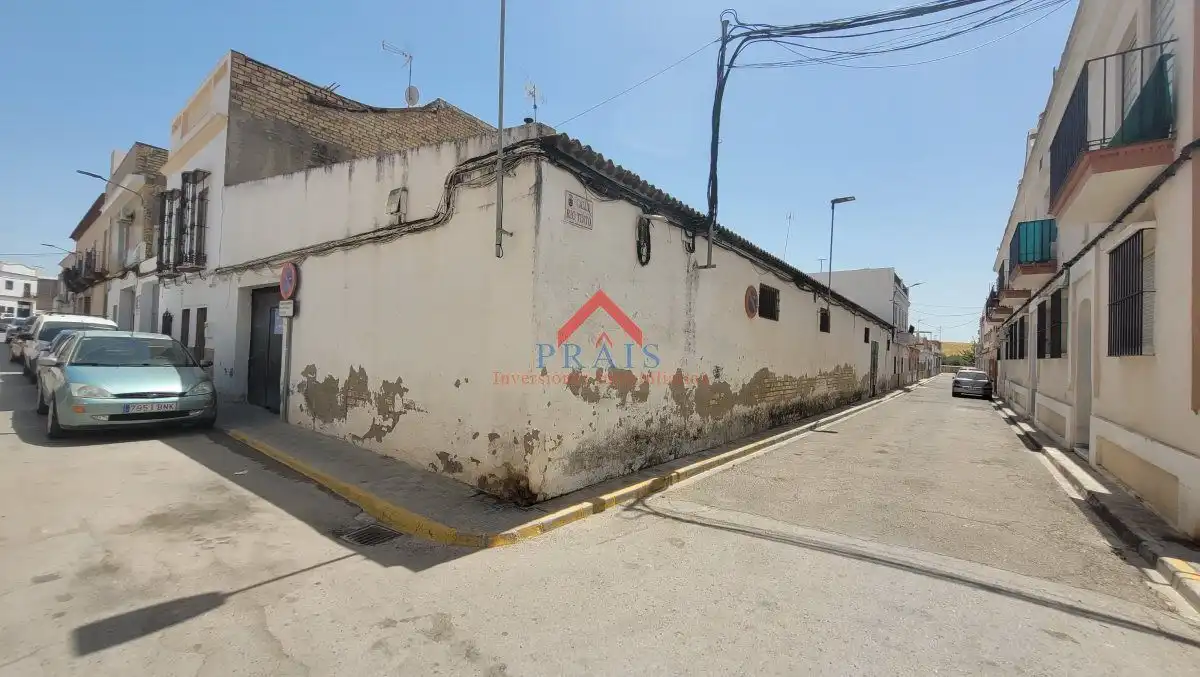 Vista exterior de Nau industrial en venda en Utrera