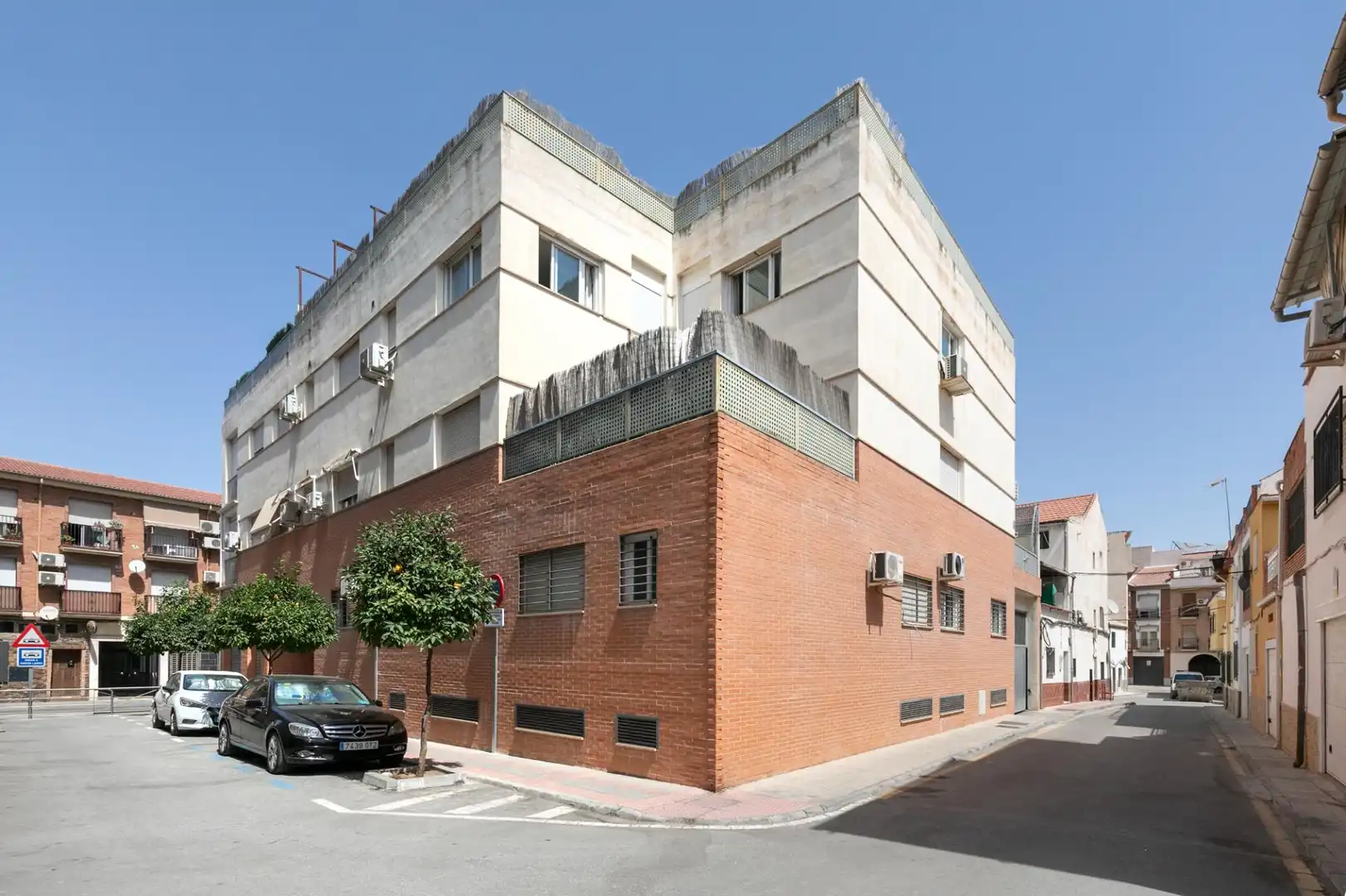 Exterior view of Flat for sale in Armilla  with Air Conditioner, Heating and Storage room