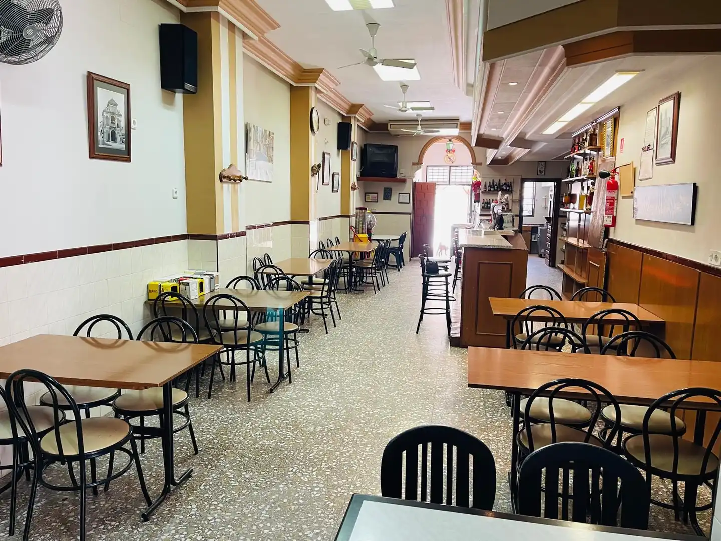 Local de alquiler en Antequera con Terraza y Amueblado