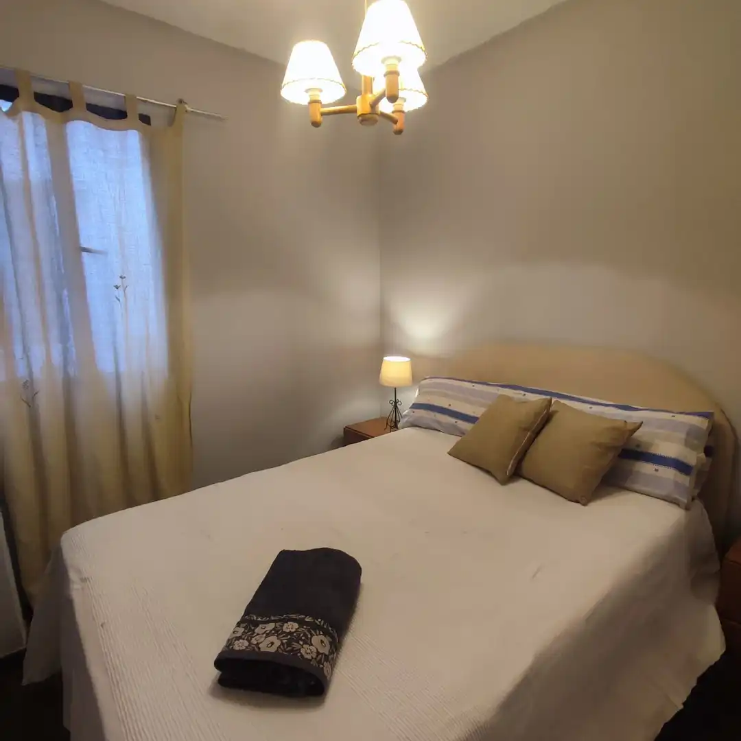 Dormitori de Apartament de lloguer en Granada amb Moblat, Rentadora i Microones
