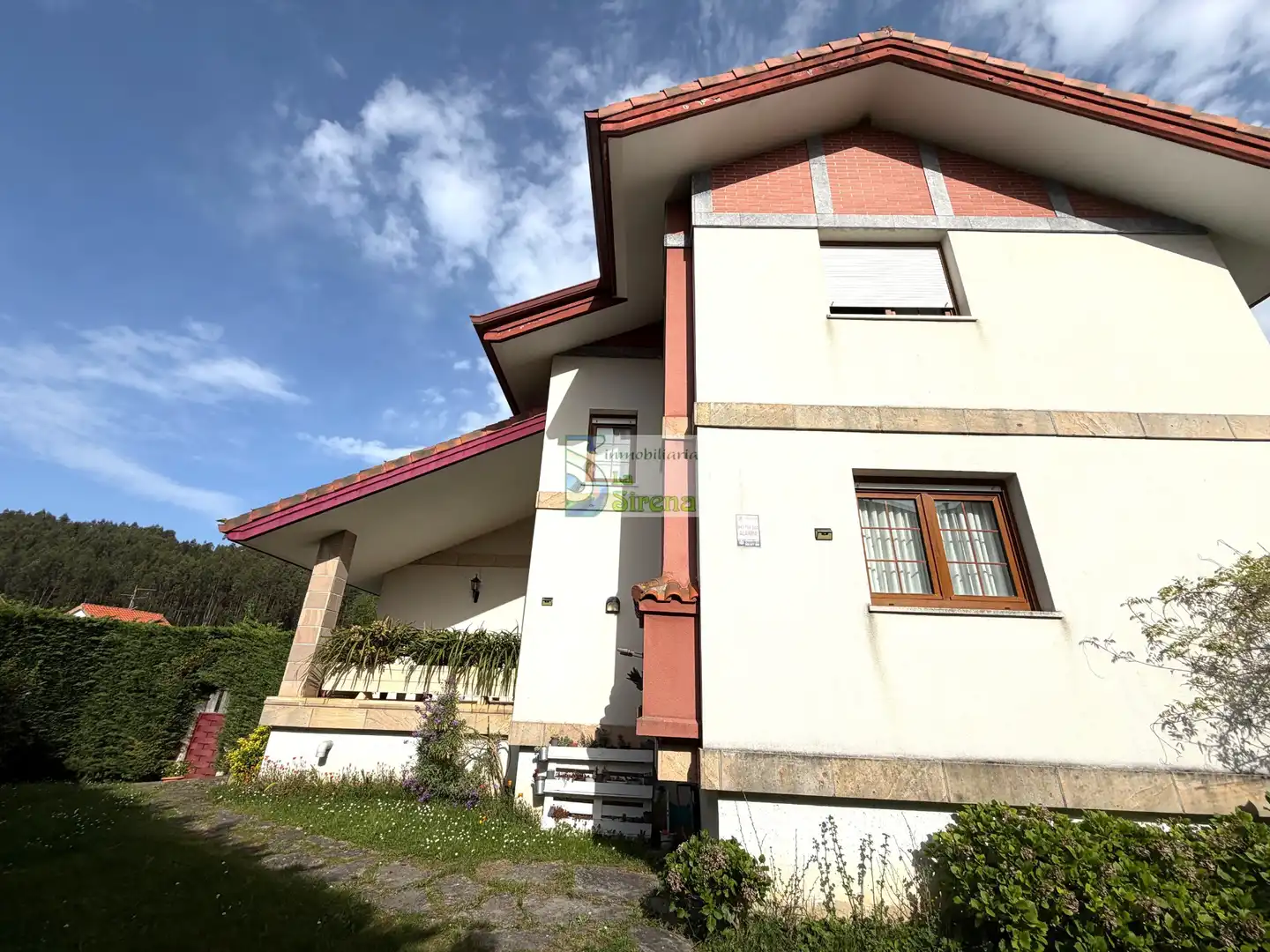 Vista exterior de Casa o chalet en venta en Castro-Urdiales con Calefacción, Jardín privado y Terraza