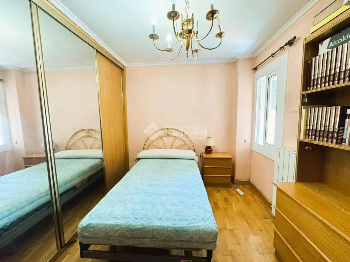 Habitación de Piso en venta en Zaragoza con Calefacción y Parquet