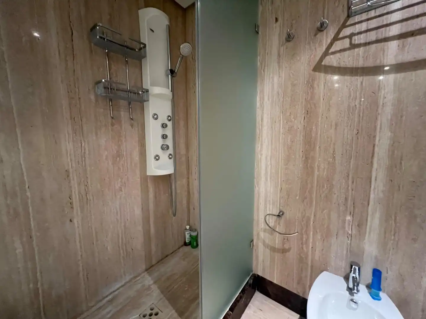 Bathroom of Flat for sale in Estepona  with Air Conditioner, Private garden and Terrace