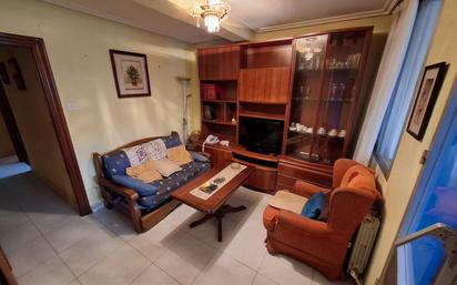 Sala d'estar de Pis en venda en  Logroño amb Calefacció, Terrassa i Moblat