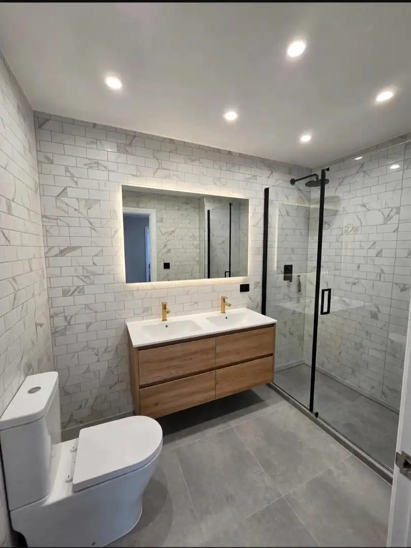 Baño de Piso en venta en Serra con Balcón