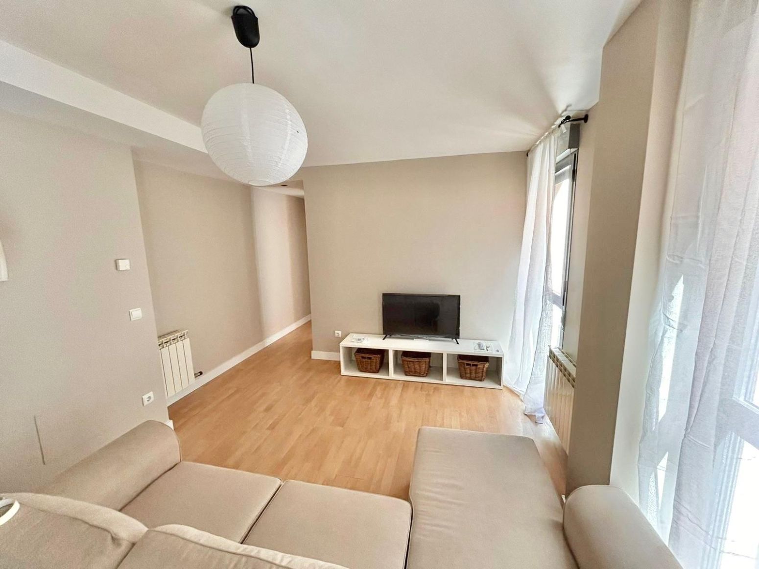 Sala d'estar de Pis de lloguer en  Logroño amb Calefacció, Moblat i Balcó