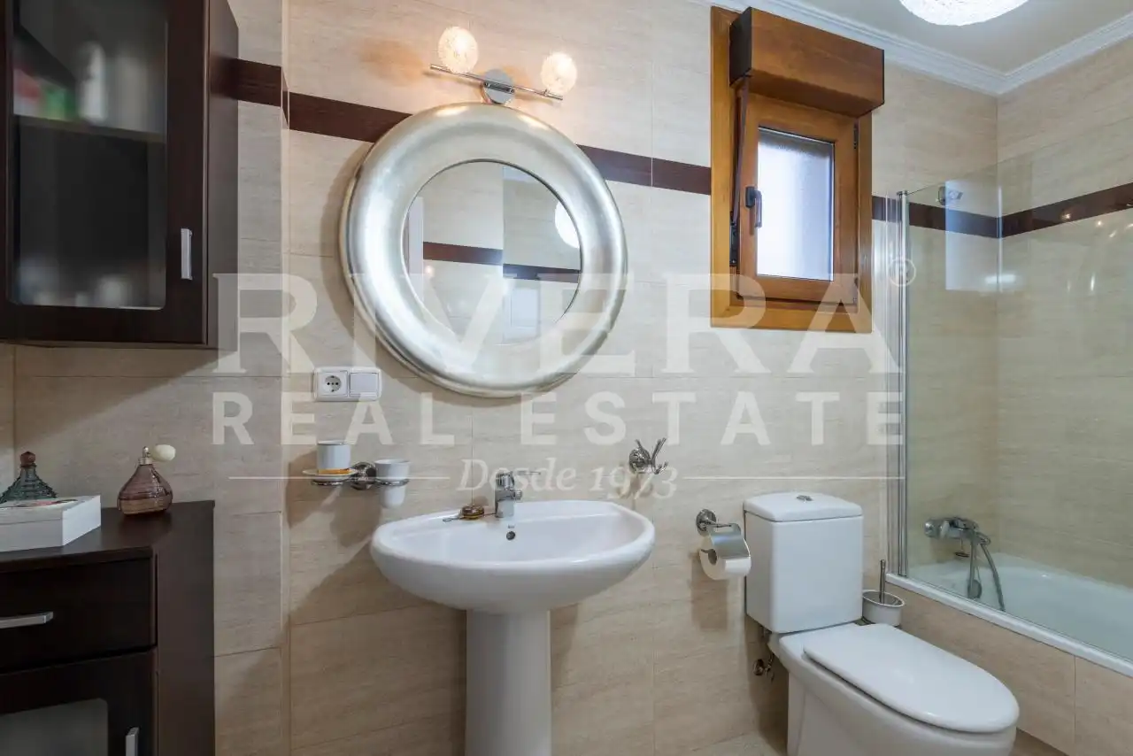 Baño de Casa o chalet en venta en Sanxenxo con Calefacción, Jardín privado y Parquet