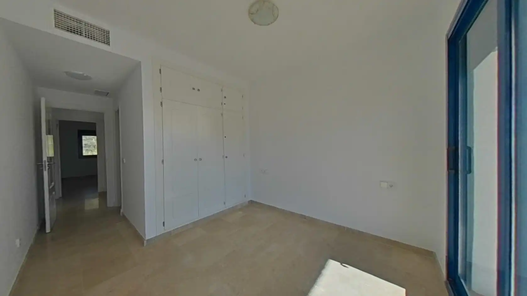 Dormitori de Apartament en venda en Manilva amb Piscina