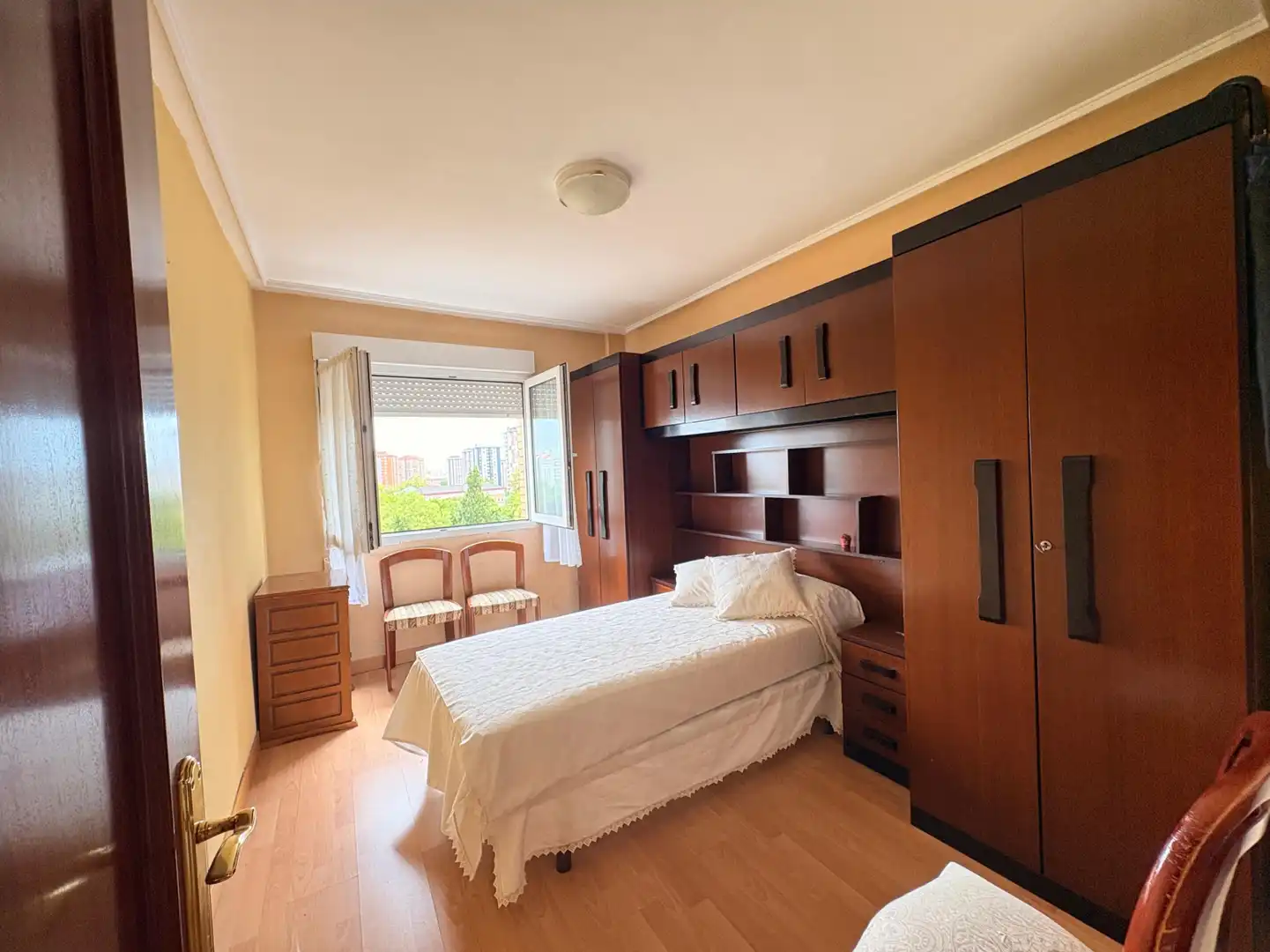 Bedroom of Flat for sale in Gijón   with Heating, Parquet flooring and Furnished