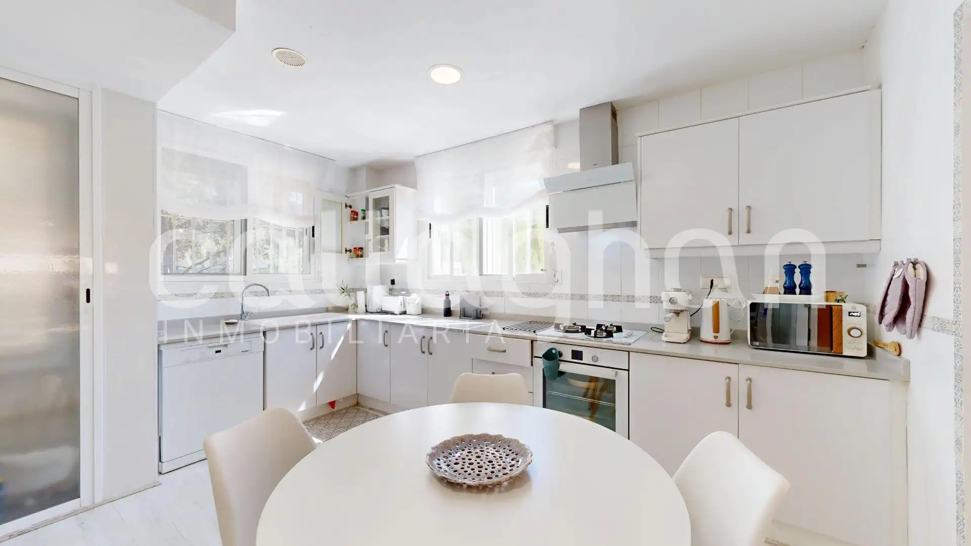 Kitchen of Ground floor for sale in Valencia  with Air Conditioner, Private garden and Storage room