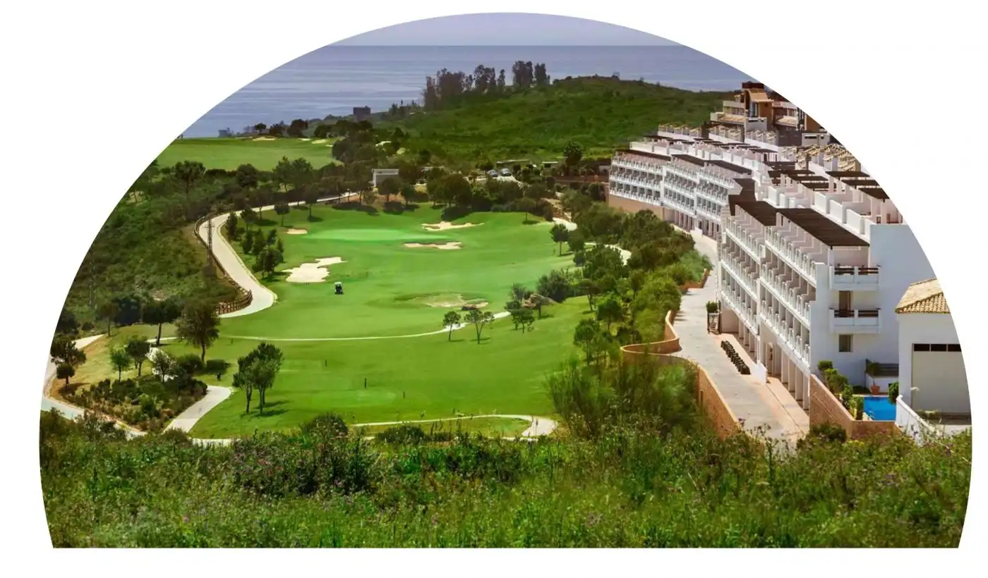 Vista exterior de Piso en venta en Estepona con Aire acondicionado, Jardín privado y Terraza