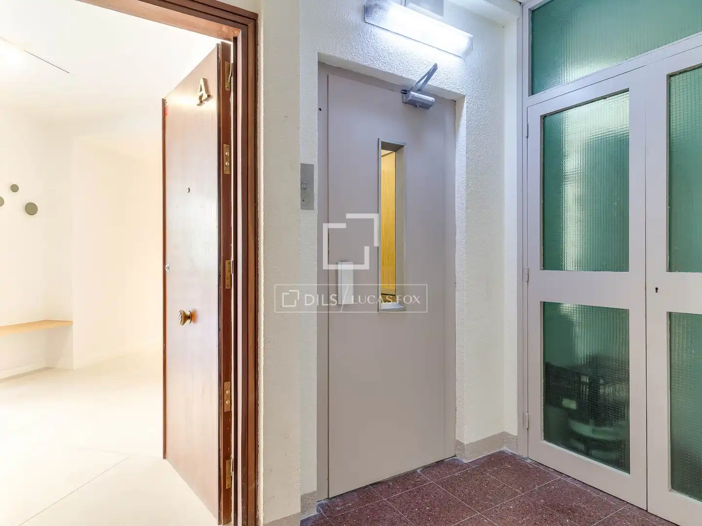 Wohnung zum Verkauf in Barcelona mit Heizung, Terrasse und Abstellraum