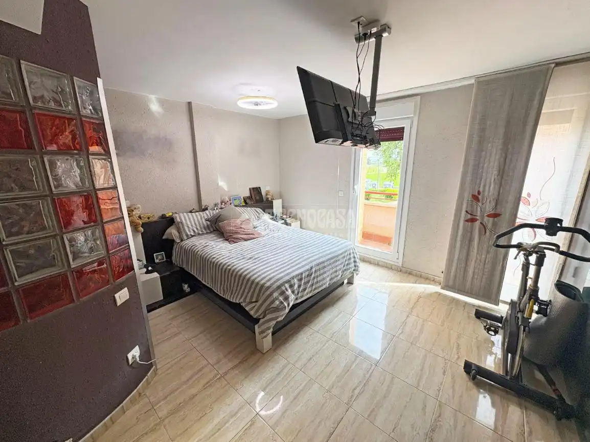 Habitación de Casa adosada en venta en Zaragoza con Terraza