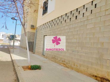 Local comercial en venda a La Algaba