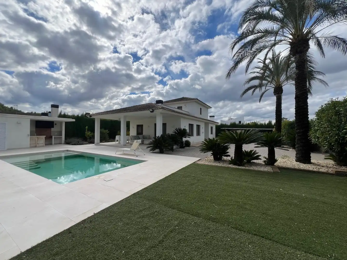 Exterior view of Houses for sale in El Pilar 