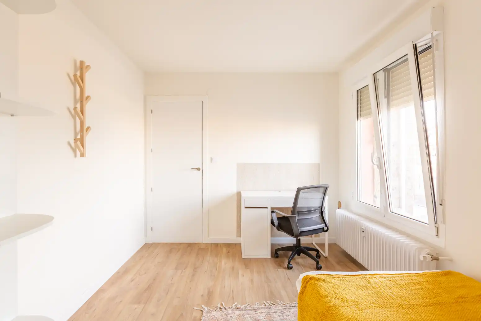 Schlafzimmer von Dachboden zur Miete in  Pamplona / Iruña mit Möbliert