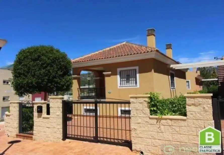 Vista exterior de Casa o xalet en venda en La Romana amb Terrassa