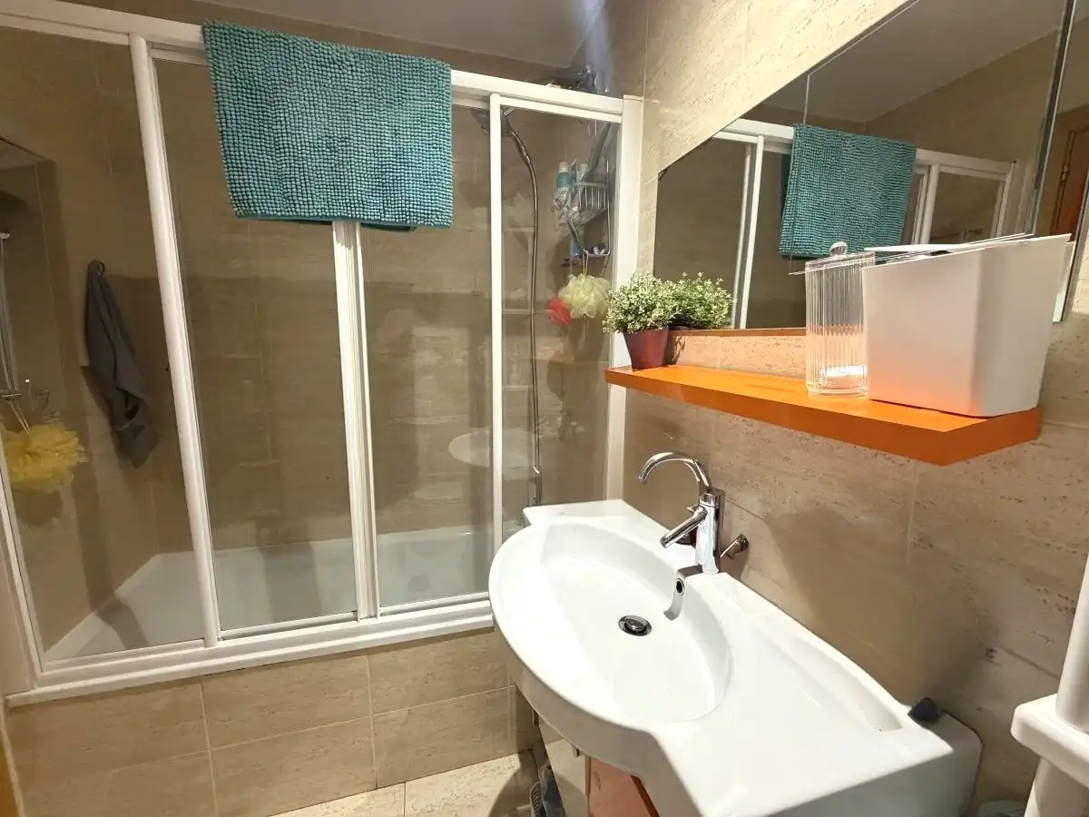 Bathroom of Flat for sale in Madrid  with Heating, Storage room and Community pool
