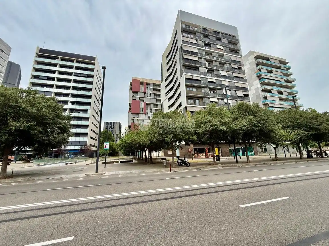 Vista exterior de Garatge en venda en L'Hospitalet de Llobregat