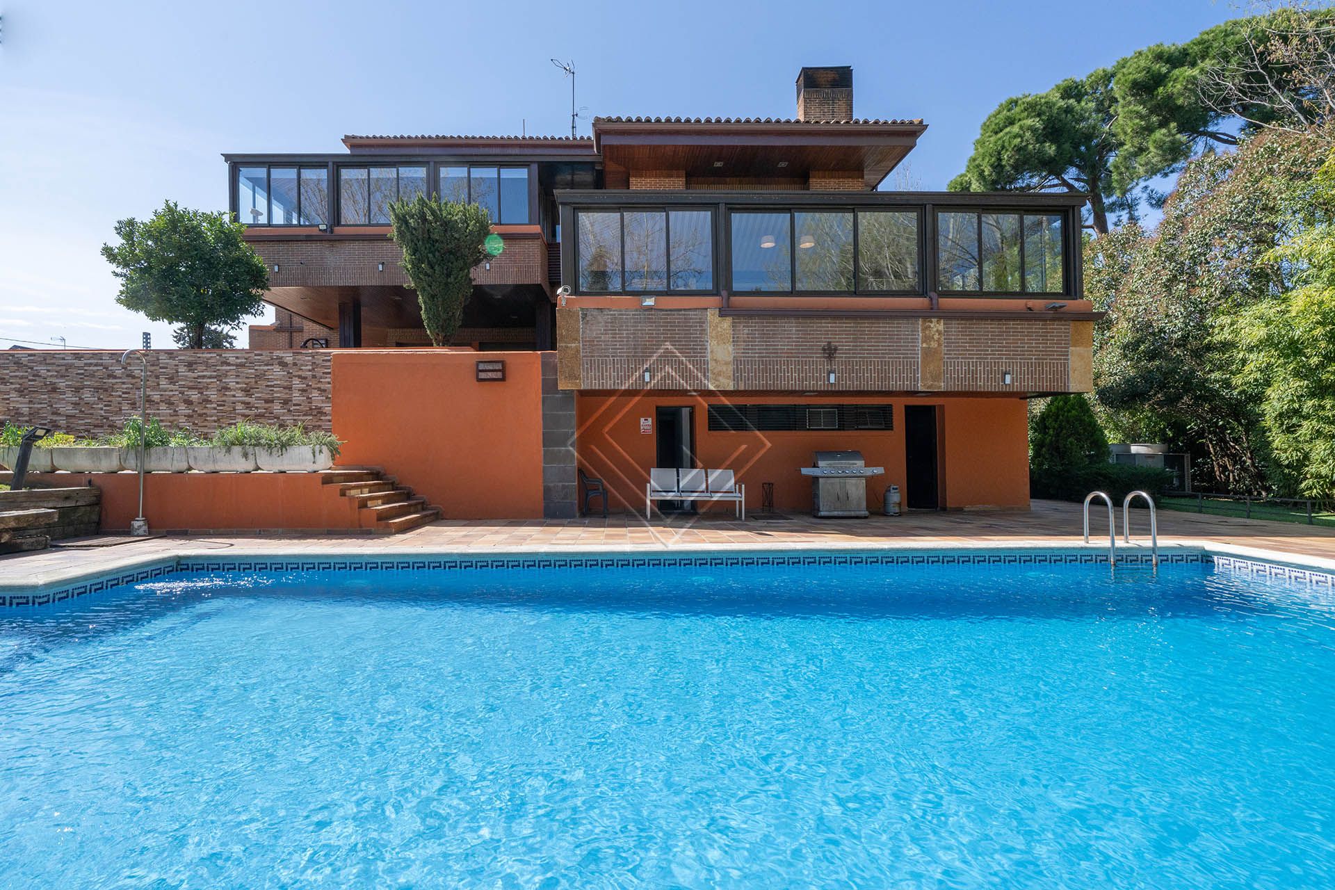 Piscina de Casa o xalet en venda en  Madrid Capital amb Aire condicionat, Calefacció i Jardí privat