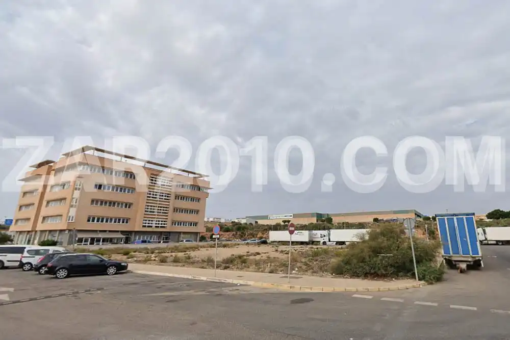 Terreny residencial en venda a Calle Juan de la Cierva