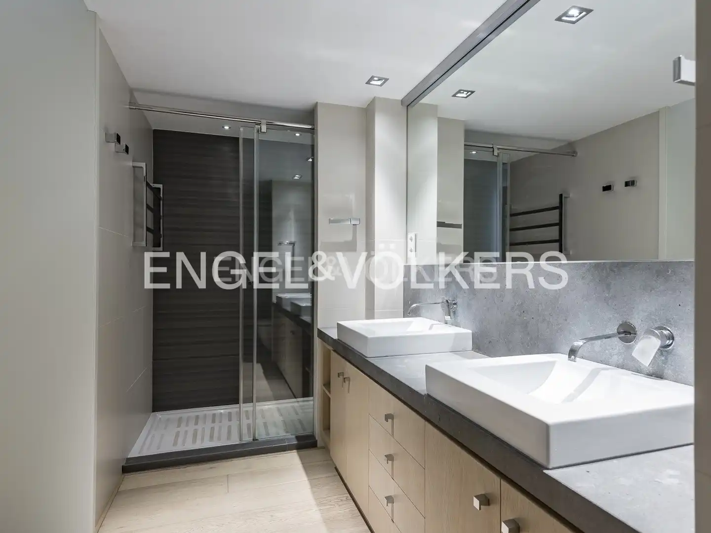 Bathroom of Flat for rent in Barcelona  with Air Conditioner, Heating and Parquet flooring