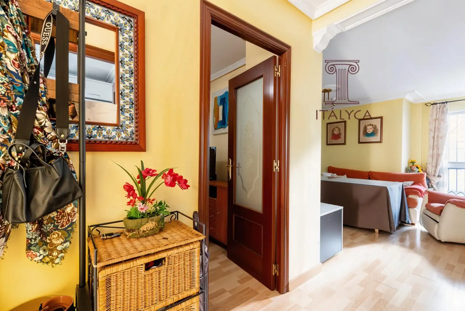 Casa adosada en venda en Tomares amb Aire condicionat, Terrassa i Traster