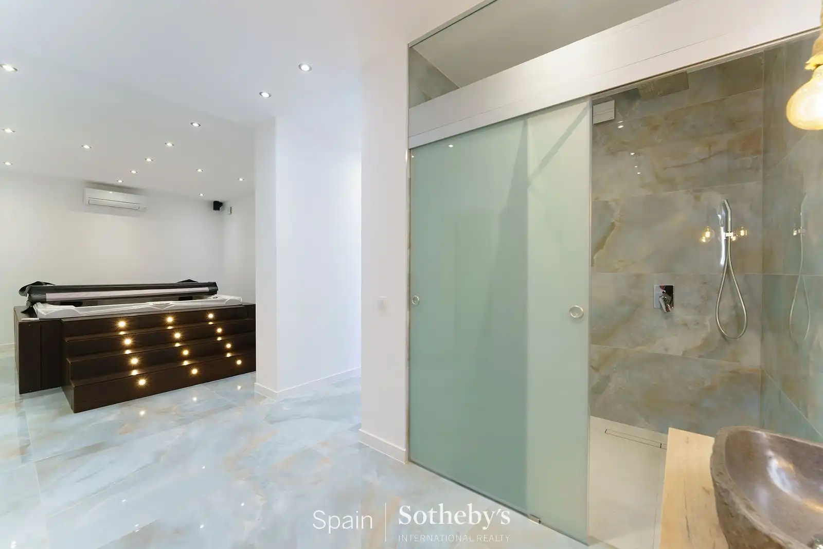 Badezimmer von Dachboden zum Verkauf in Mogán mit Klimaanlage, Heizung und Terrasse