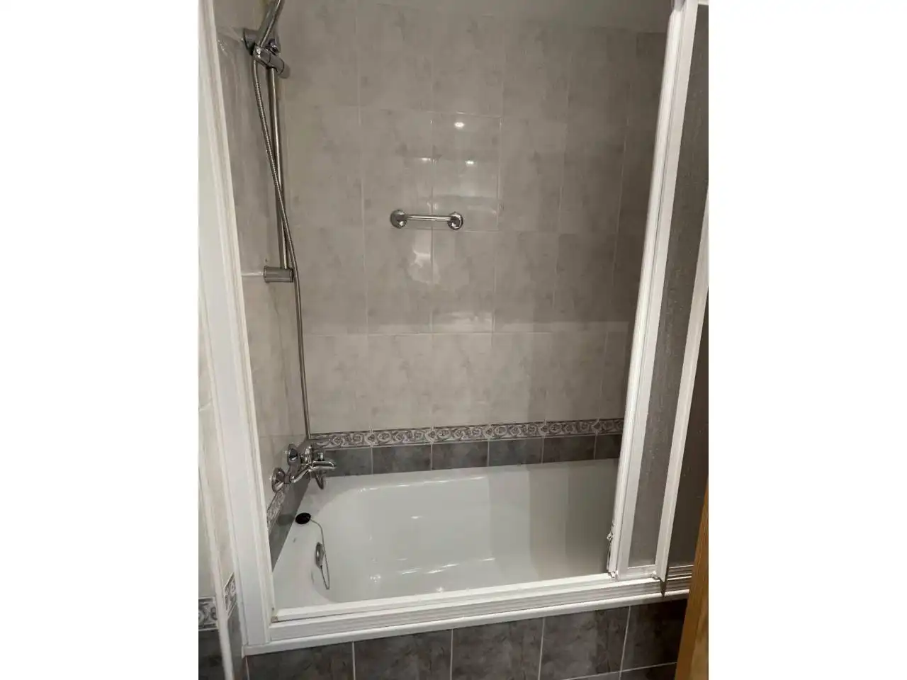 Bathroom of Flat for rent in El Campello  with Air Conditioner, Heating and Alarm