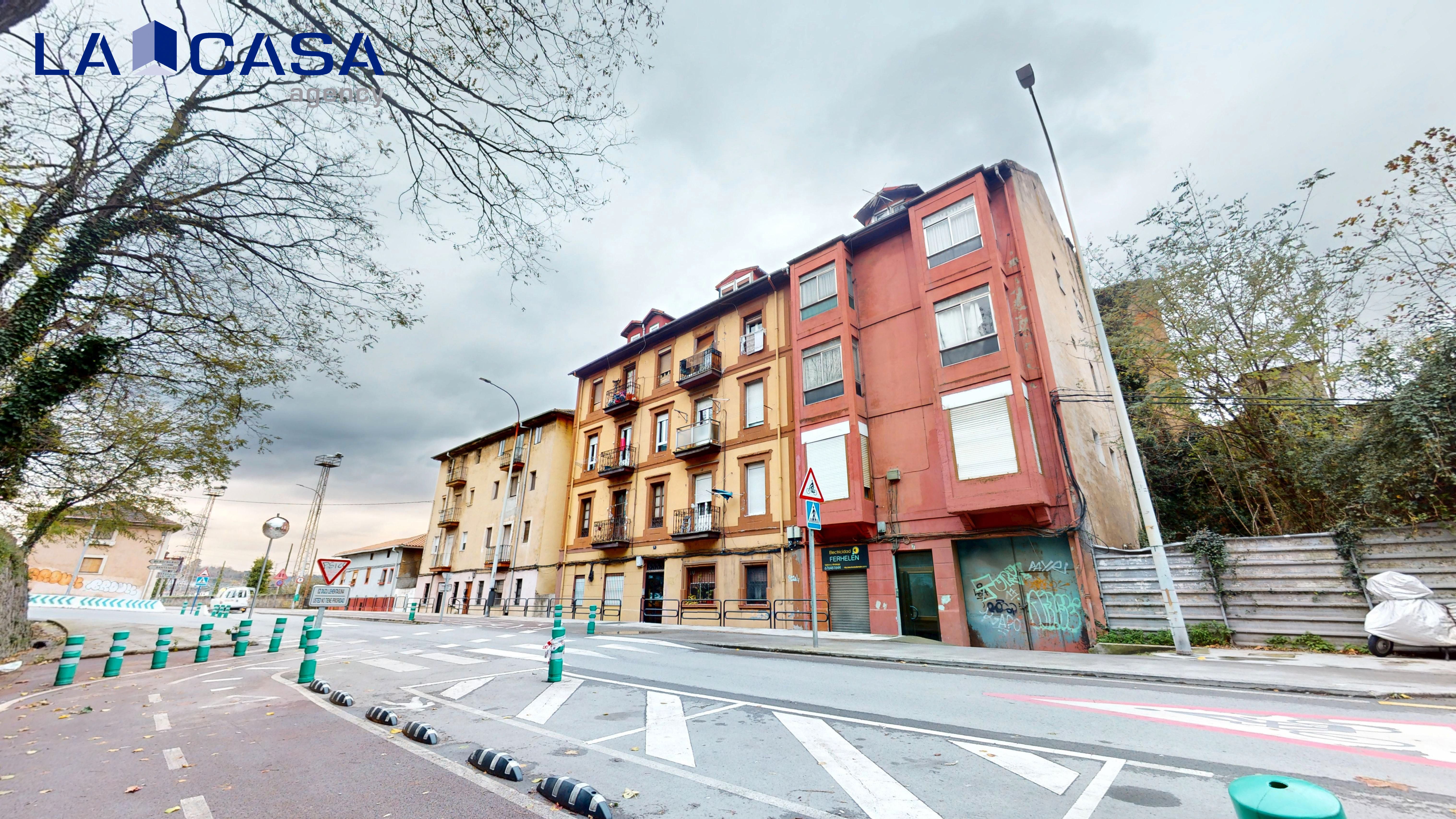 Vista exterior de Pis en venda en Barakaldo  amb Calefacció