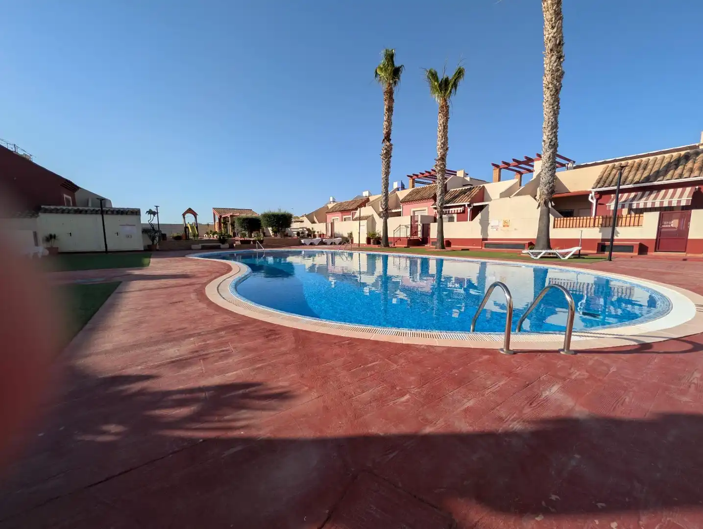 Piscina de Casa adosada en venda en Mazarrón amb Aire condicionat, Jardí privat i Piscina comunitària