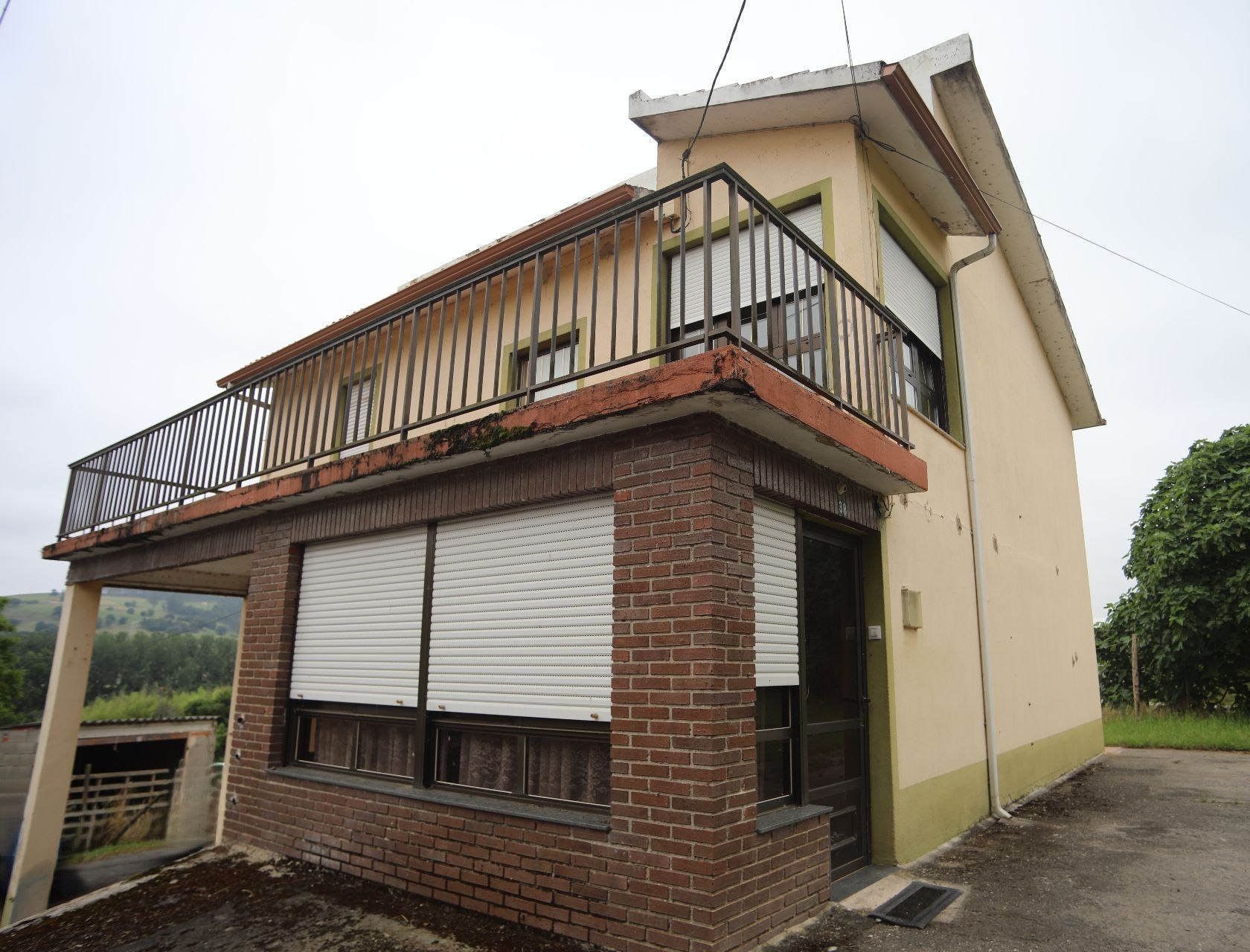 Vista exterior de Casa o xalet en venda en Castañeda amb Calefacció i Terrassa