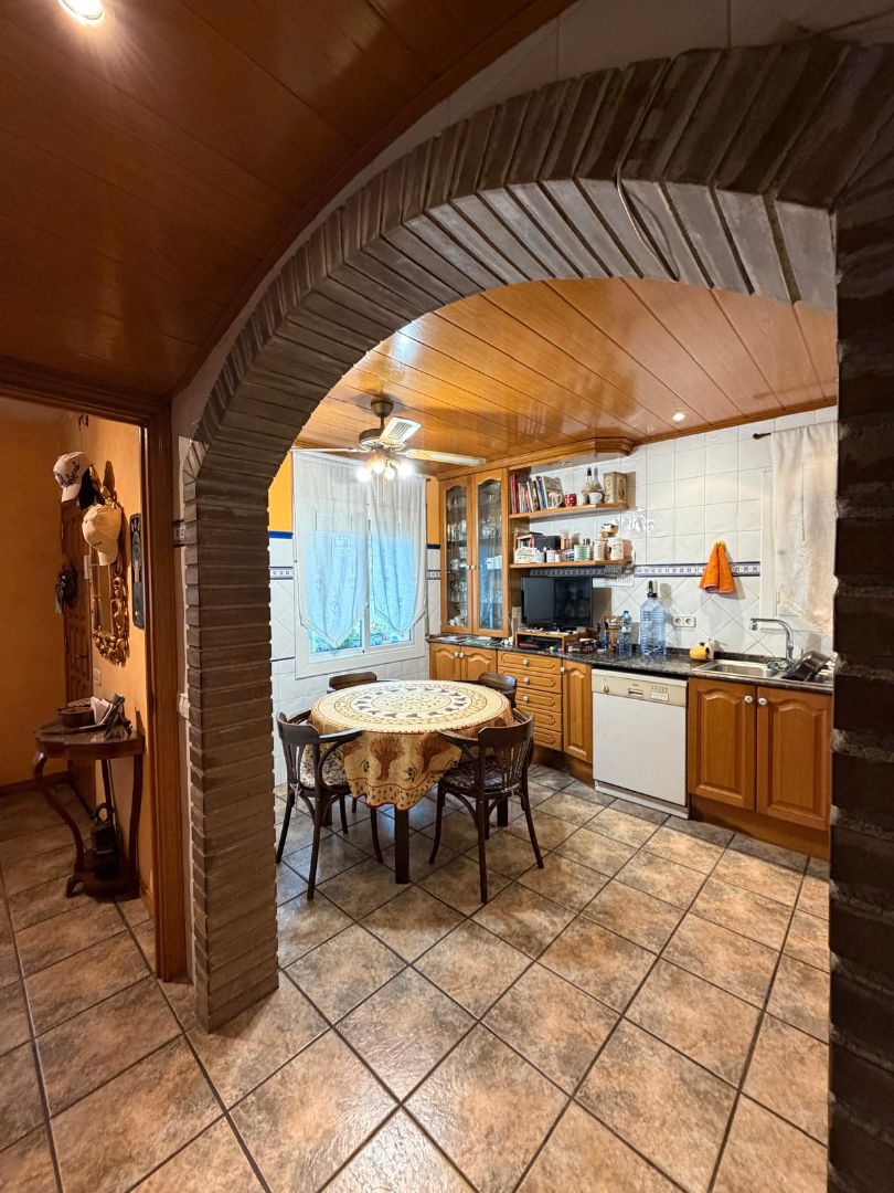 Cuina de Casa o xalet en venda en Rubí amb Parquet, Terrassa i Forn