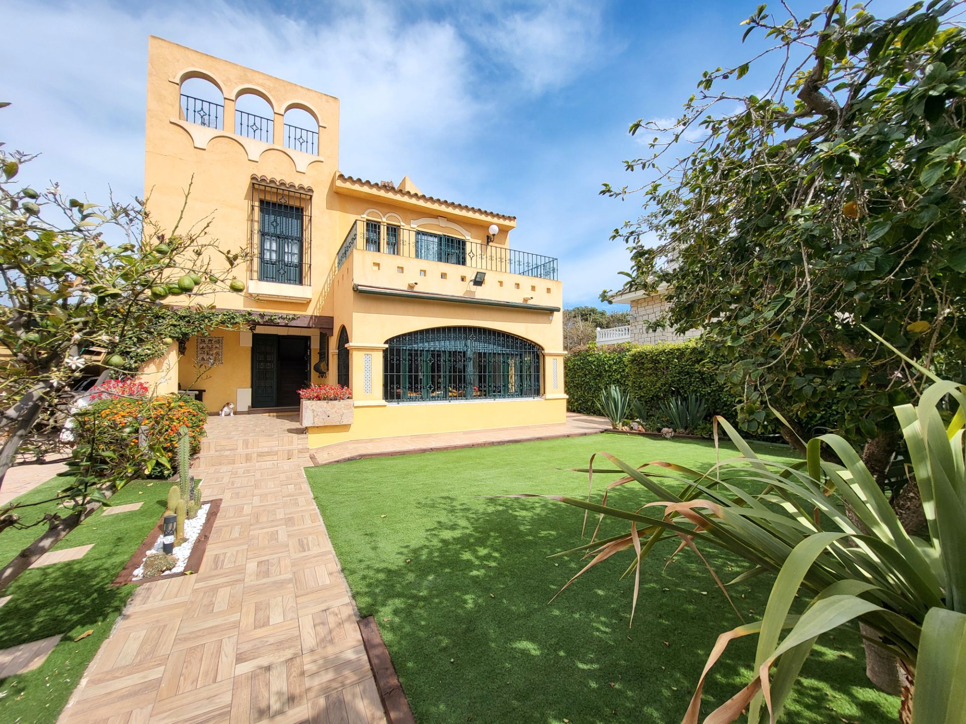 Exterior view of Houses for sale in  Almería Capital  with Air Conditioner, Private garden and Parquet flooring