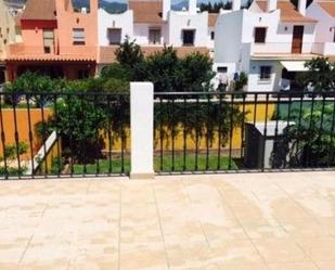 Terrassa de Casa adosada en venda en Marbella amb Aire condicionat, Jardí privat i Parquet